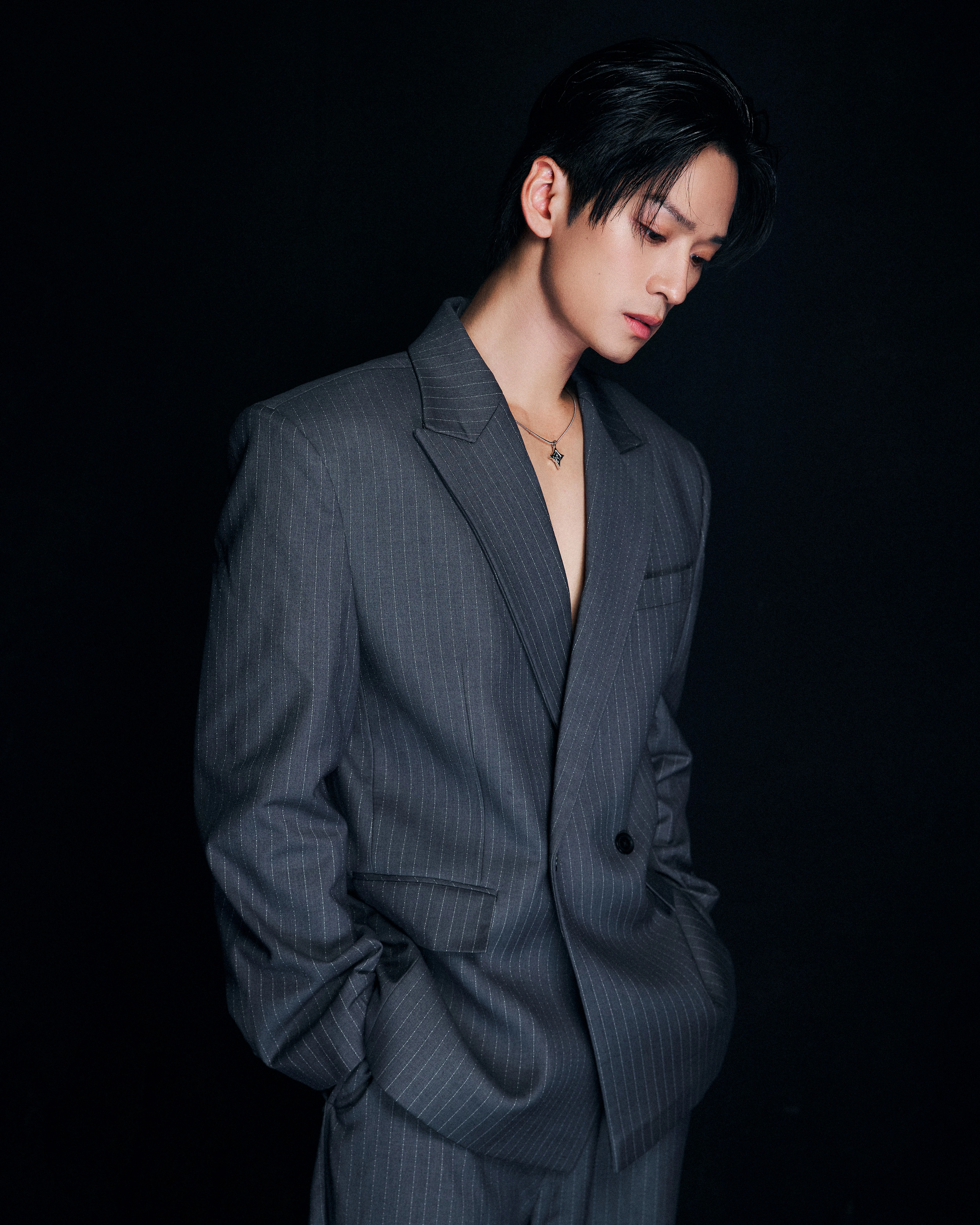 Trần Nghĩa - Trùm cuối của Trái tim què quặt cùng Quách Ngọc Ngoan, Việt Hưng xuất hiện cực chất trong bộ ảnh mới với hai mỹ nhân - Hình 1