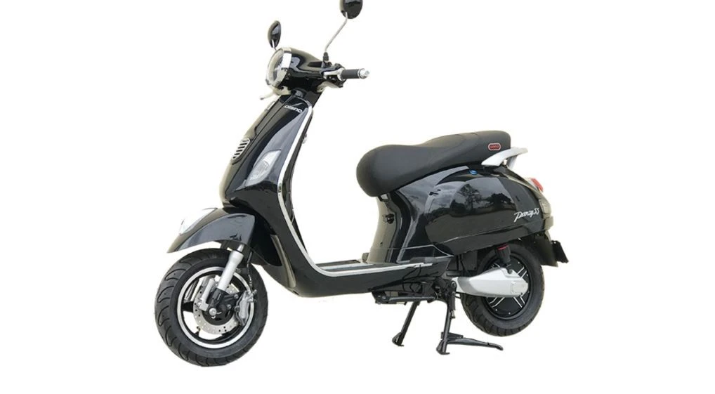 Xe máy điện giá 17 triệu đồng bán ở thị trường Việt trang bị hiện đại, pin khỏe, rẻ hơn Vision, xe số Wave Alpha - Hình 4