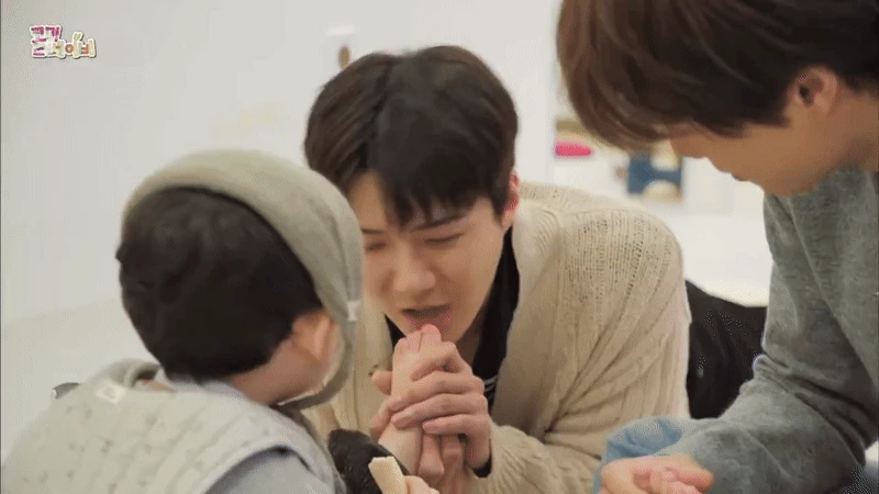 Không ngờ hoàng tử showbiz là người như vậy, đến con nít còn sợ đến sang chấn tâm lý? - Hình 2