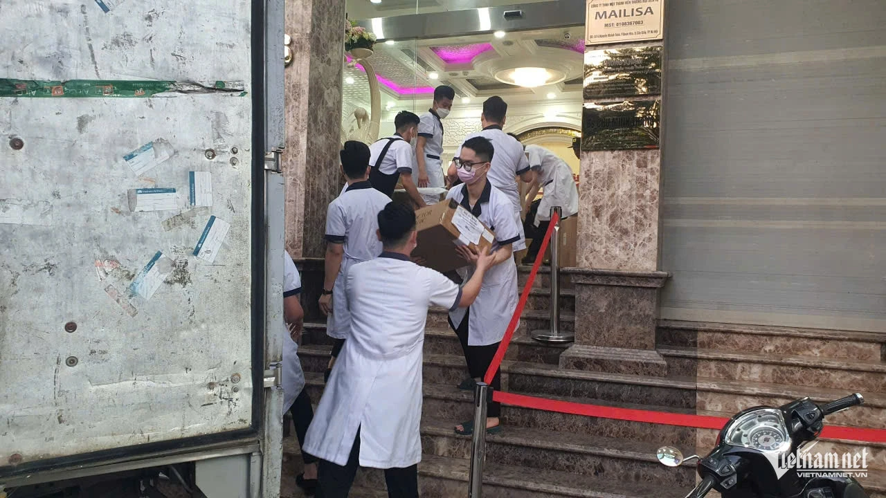 Hàng chục thùng tài liệu được đưa ra khỏi thẩm mỹ viện Mailisa ở Hà Nội - Hình 3