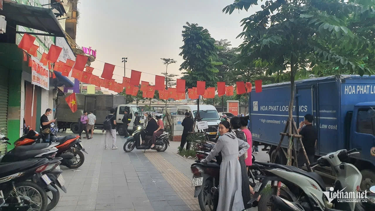 Hàng chục thùng tài liệu được đưa ra khỏi thẩm mỹ viện Mailisa ở Hà Nội - Hình 6