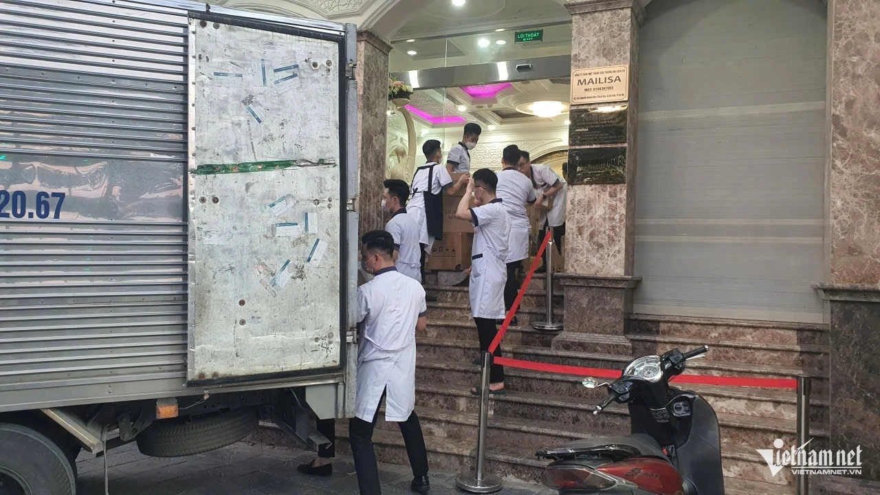 Hàng chục thùng tài liệu được đưa ra khỏi thẩm mỹ viện Mailisa ở Hà Nội - Hình 5