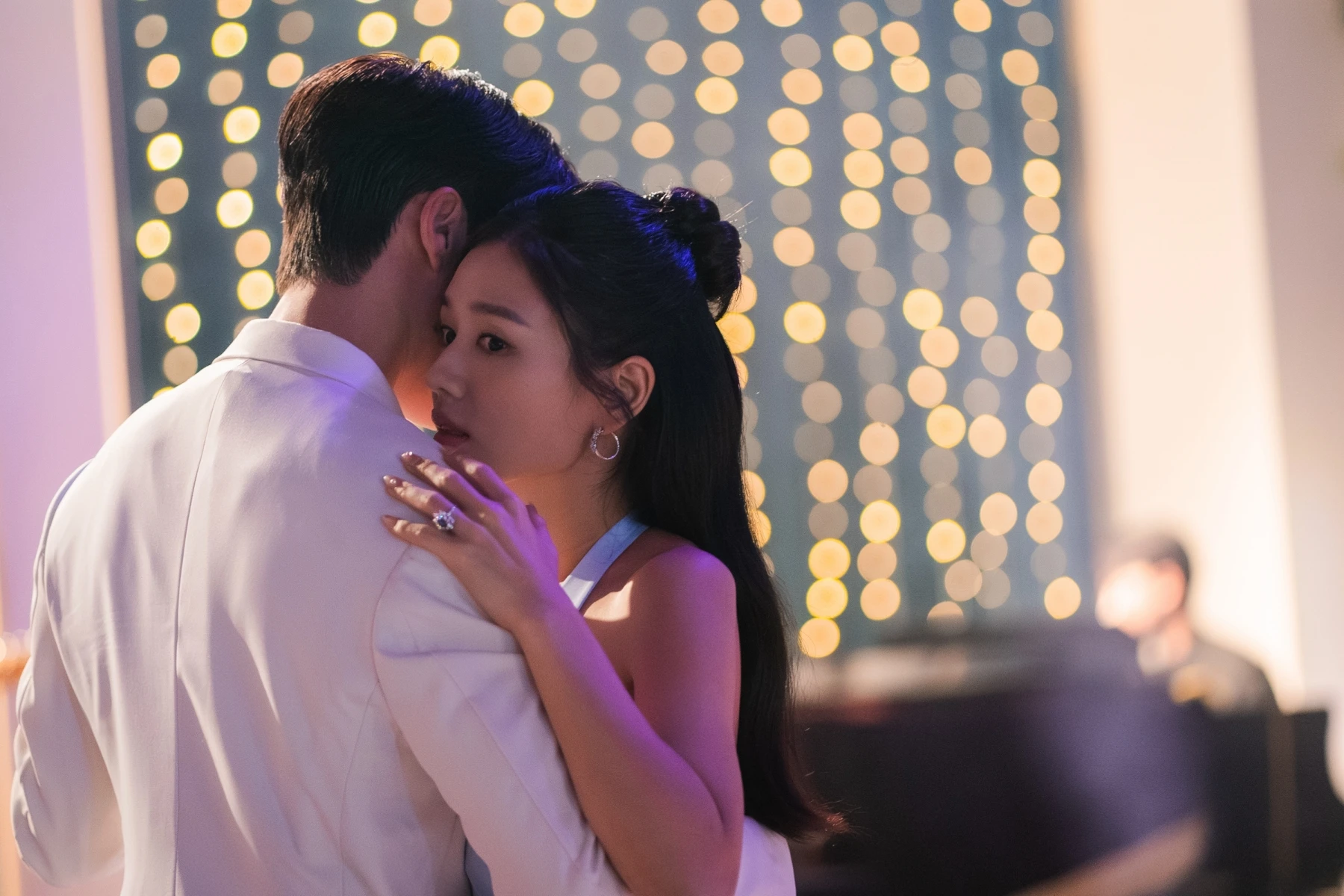 Lâu lắm mới có phim Hàn mở màn cháy vậy đấy: Cặp chính hôn 2 lần ngay tập 1, đẹp như bức tranh tuyệt mỹ - Hình 3