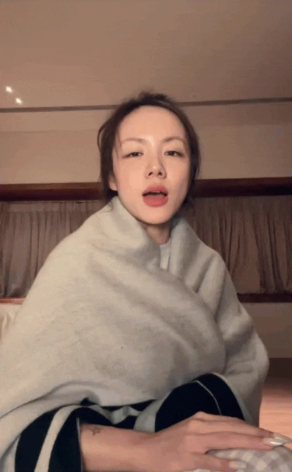 Phương Ly làm sao thế này? - Hình 2