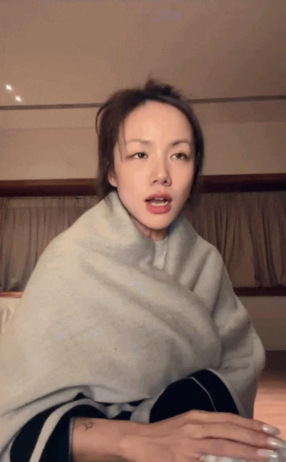 Phương Ly làm sao thế này? - Hình 1