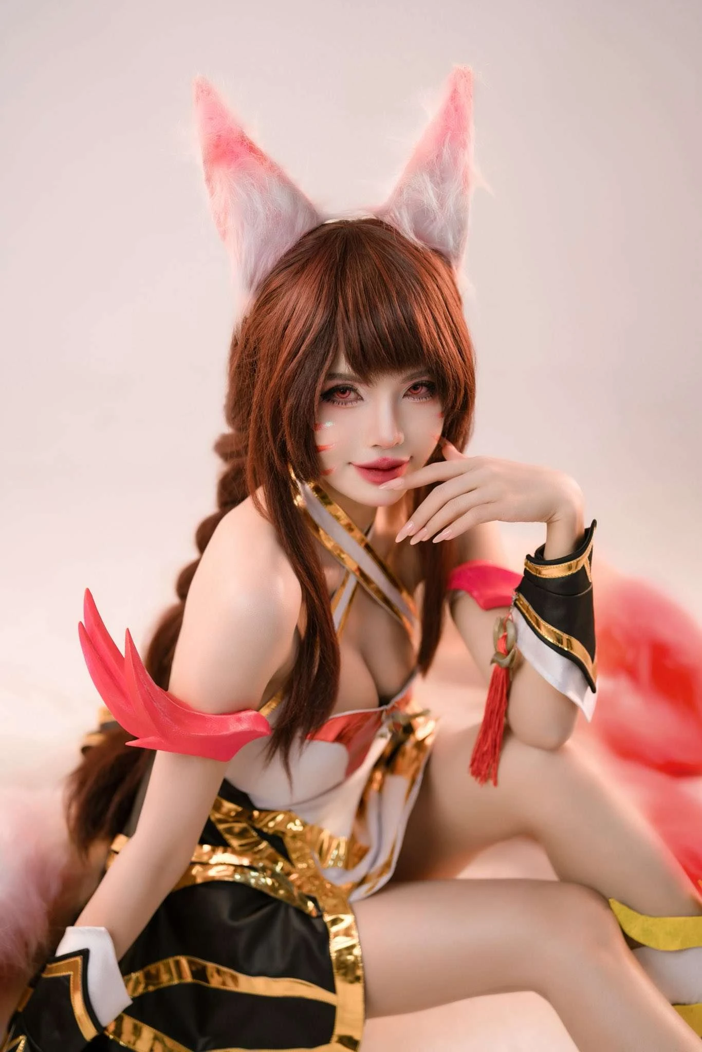 Mai Dora cosplay Ahri tung chiêu tranh sủng - Hình 2