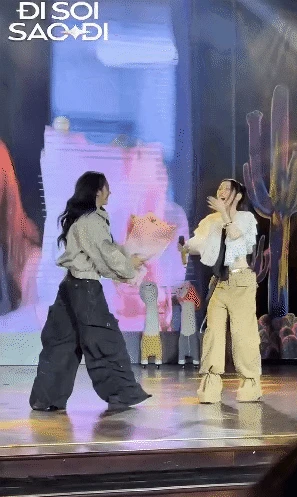 Màn cầu hôn sượng trân thiếu muối nhất Vbiz - Hình 5