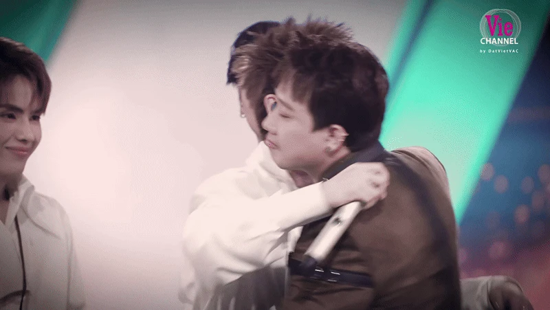 Hậu trường Live Stage 4 Anh Trai Say Hi hé lộ OgeNus rơi nước mắt khi nói về mẹ, lâu rồi không khóc như thế này - Hình 4