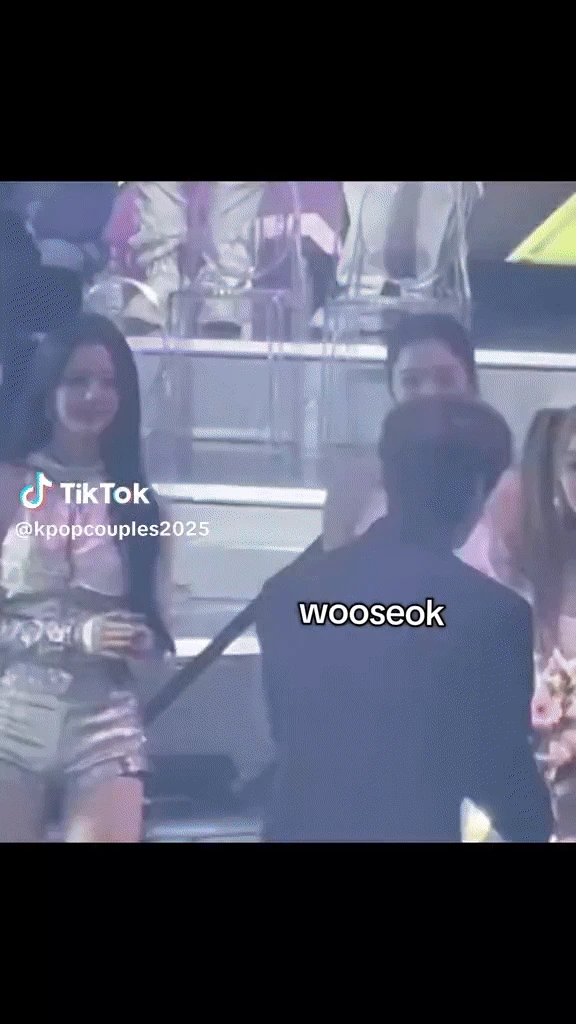 Lộ clip công chúa Kpop liếc mắt đưa tình với nam thần showbiz, cặp đôi Cõng Anh Mà Chạy vậy là toang? - Hình 1