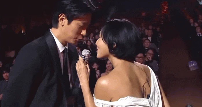 Màn trình diễn phát ngượng cả Rồng Xanh, dàn minh tinh hạng S ngồi vô tri - Hình 5