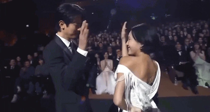 Màn trình diễn phát ngượng cả Rồng Xanh, dàn minh tinh hạng S ngồi vô tri - Hình 3