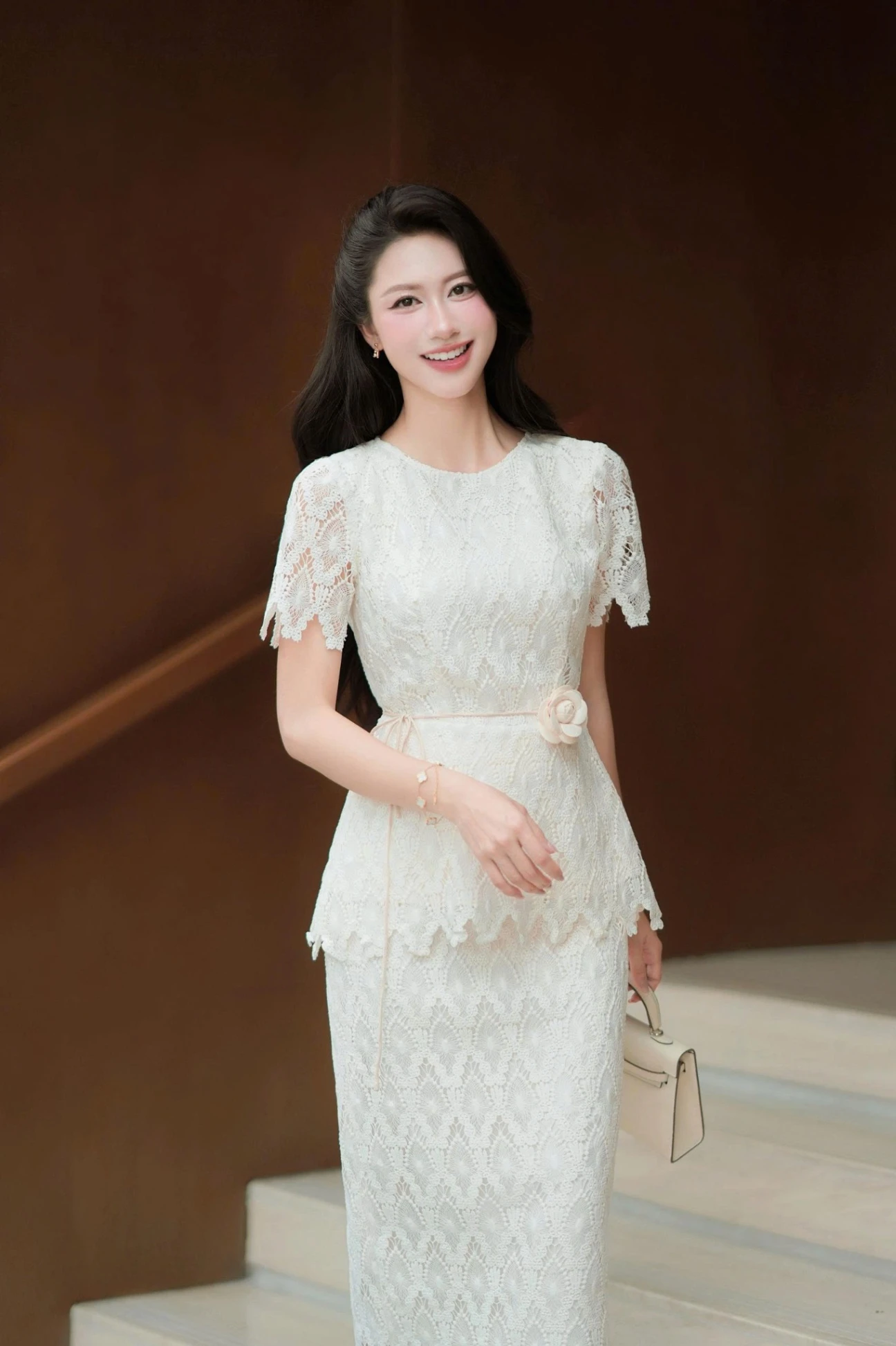 Thanh lịch và quý phái cùng vải ren tinh xảo - Hình 6