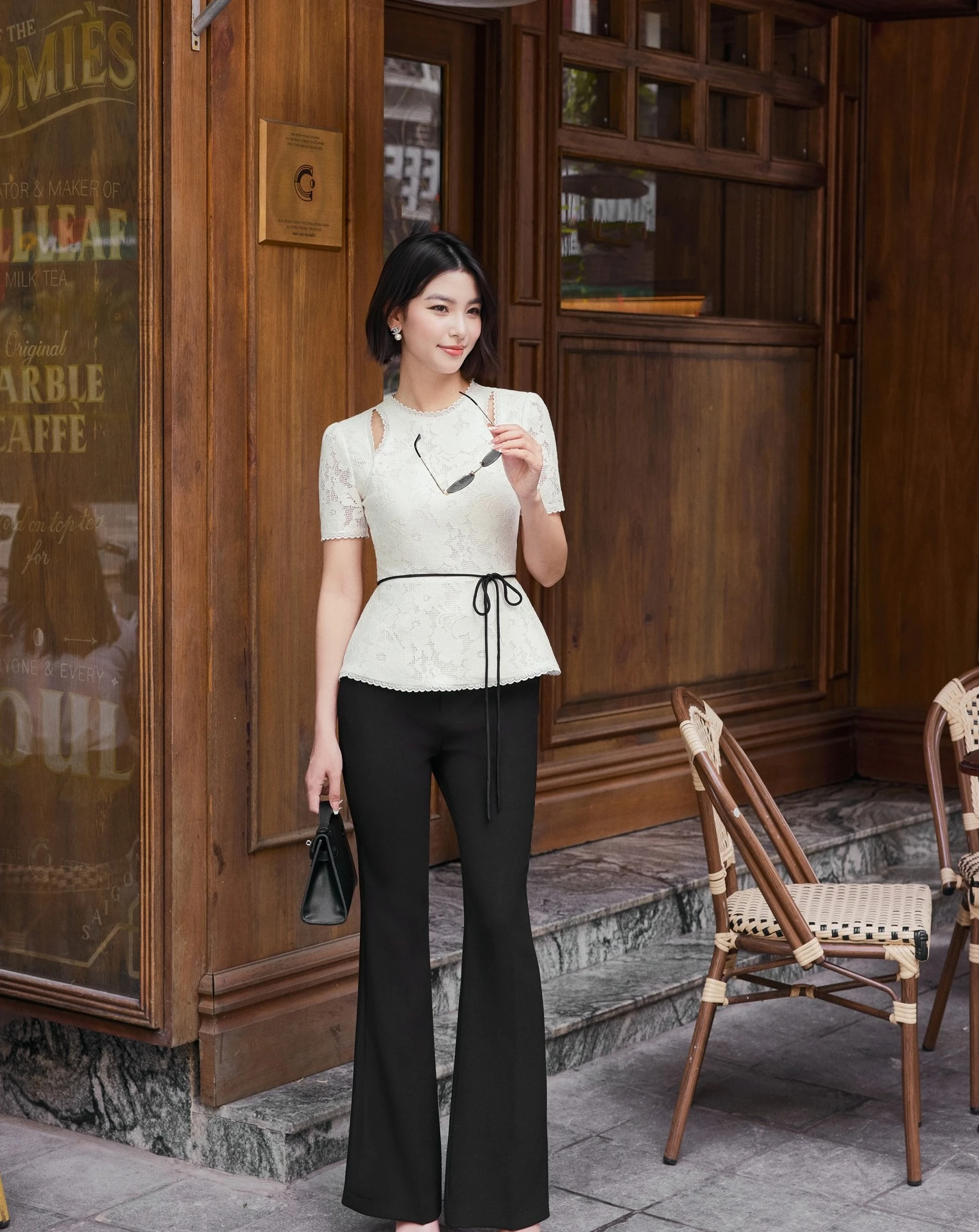 Thanh lịch và quý phái cùng vải ren tinh xảo - Hình 5