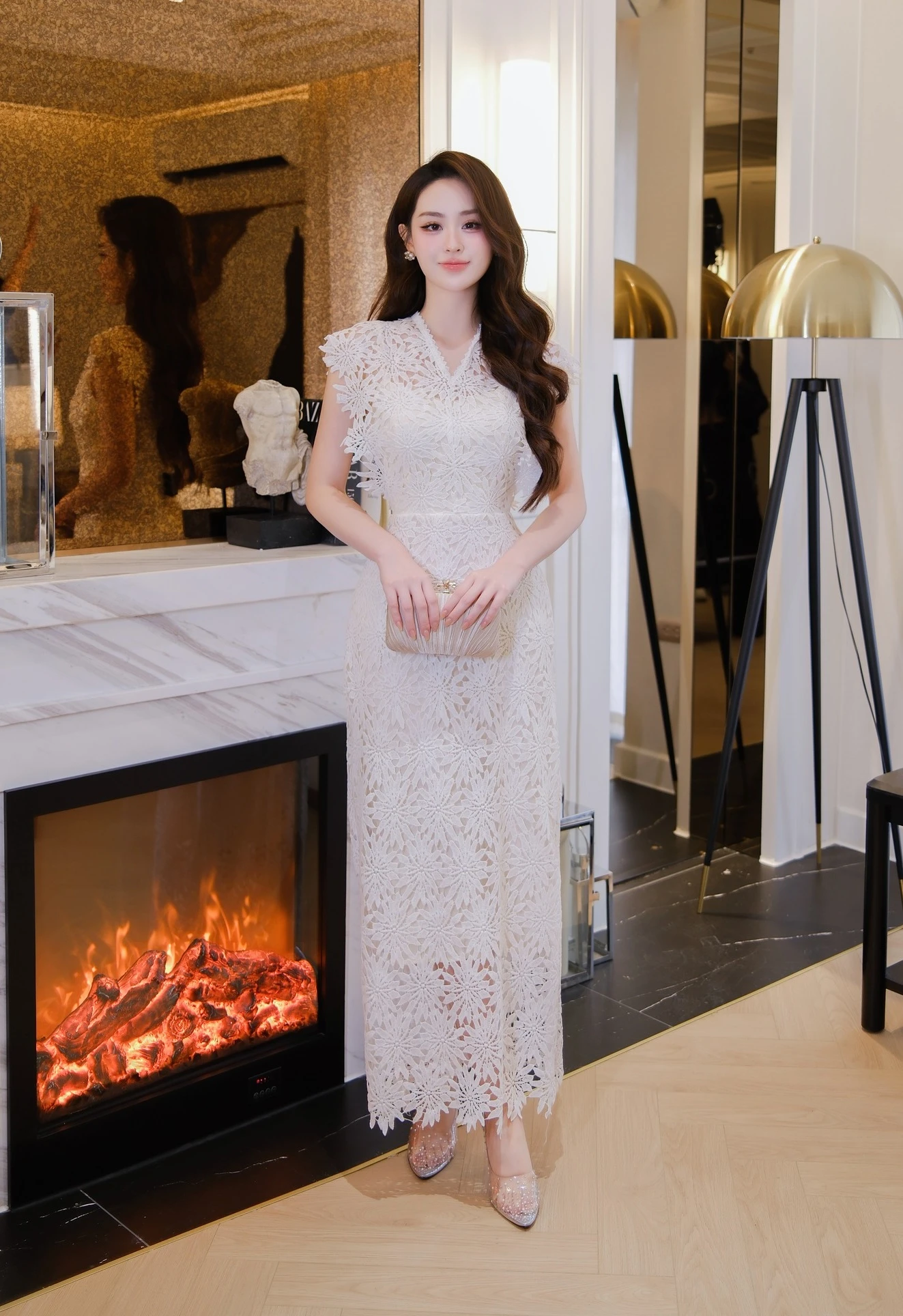 Thanh lịch và quý phái cùng vải ren tinh xảo - Hình 2