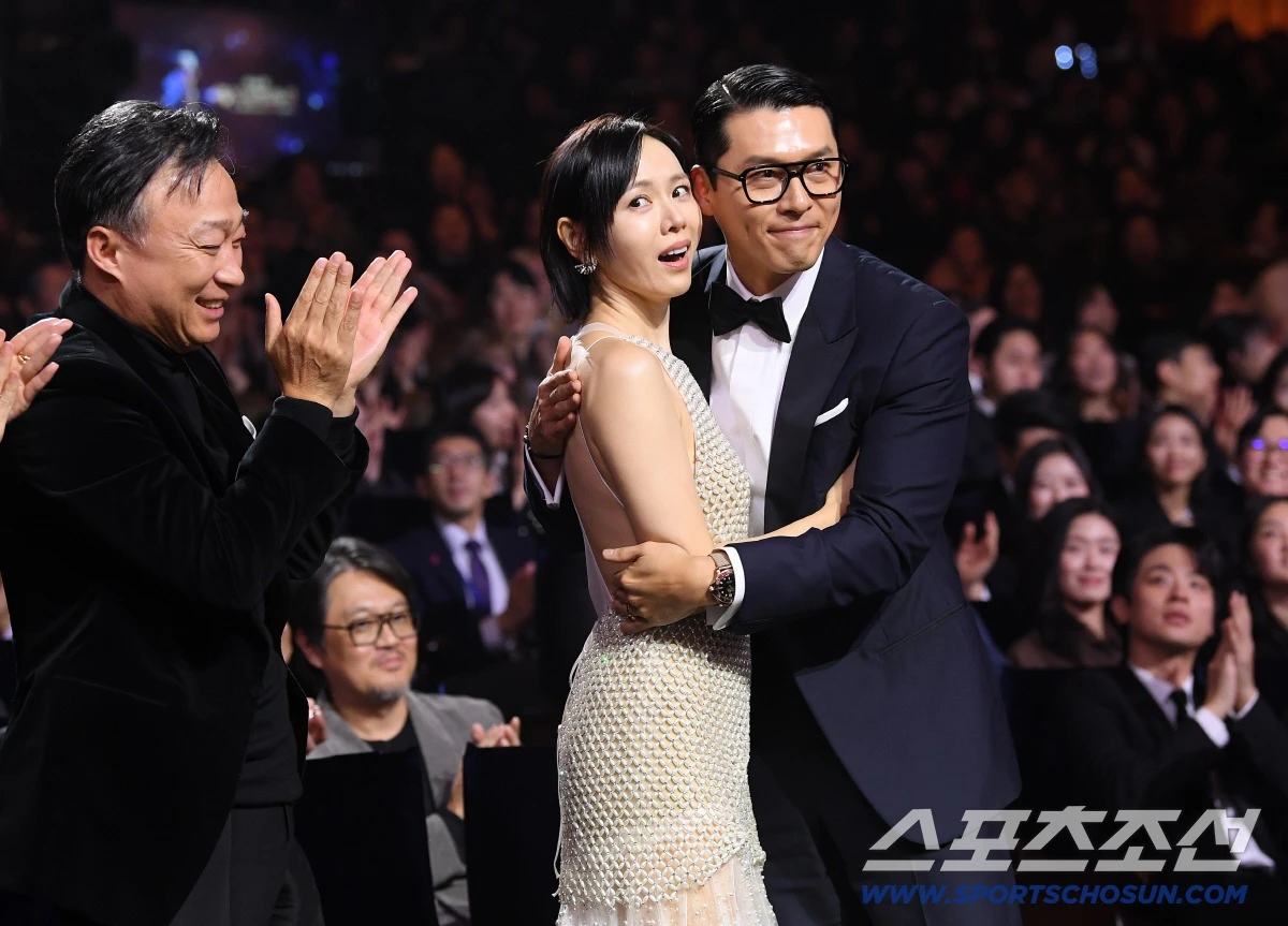 Phát ngượng vì Hyun Bin - Son Ye Jin! - Hình 6