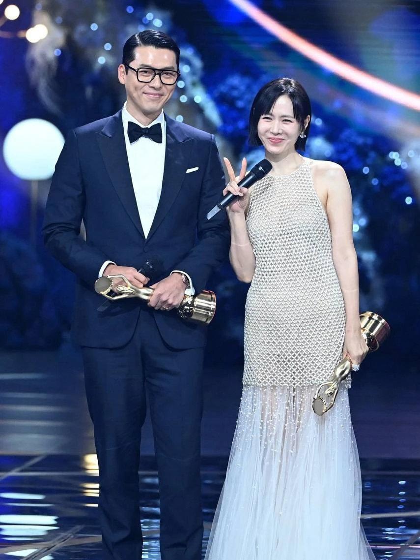 Phát ngượng vì Hyun Bin - Son Ye Jin! - Hình 7