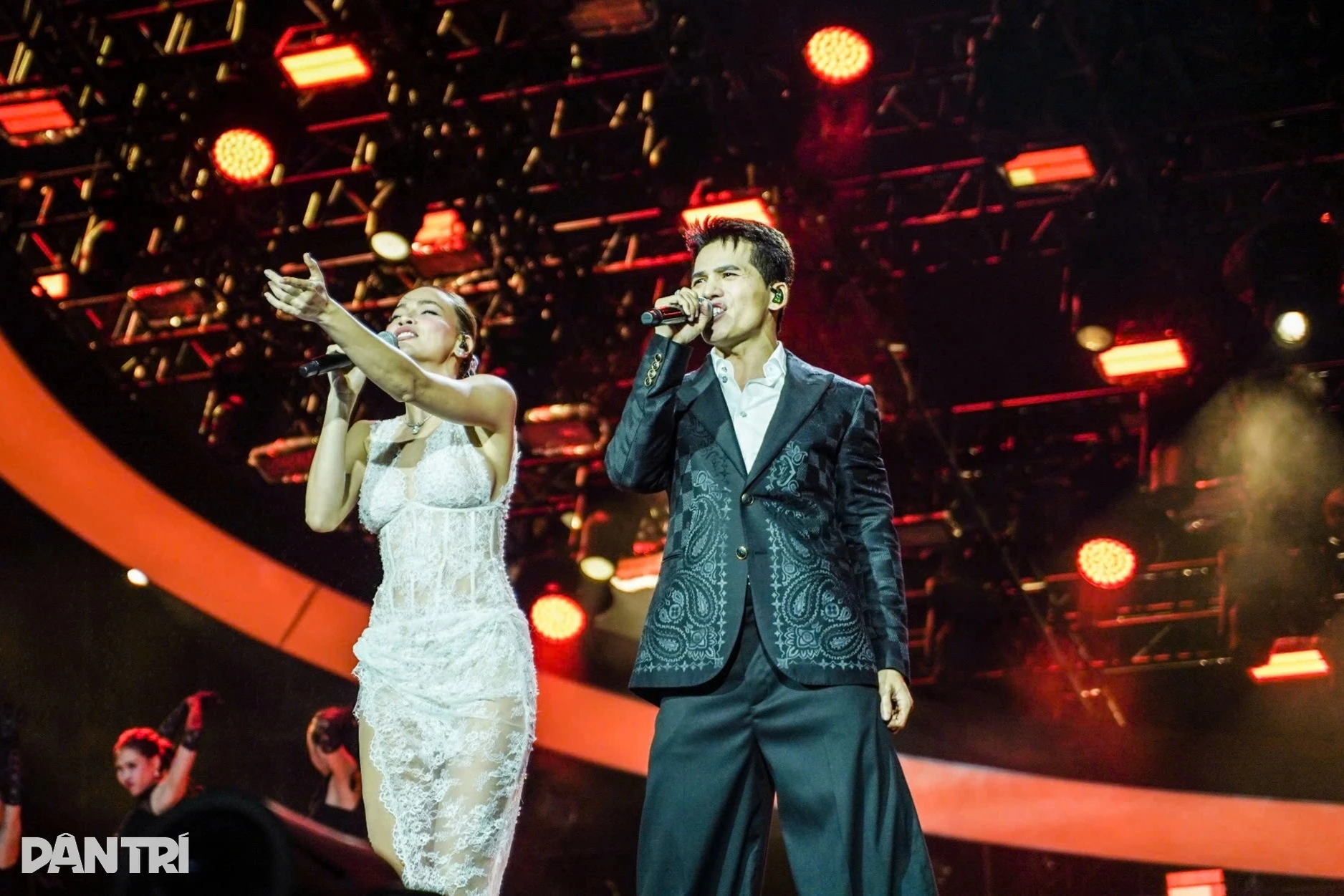 Quốc Thiên kể về tình cũ, được Hồ Ngọc Hà và Hòa Minzy ủng hộ trong concert - Hình 10