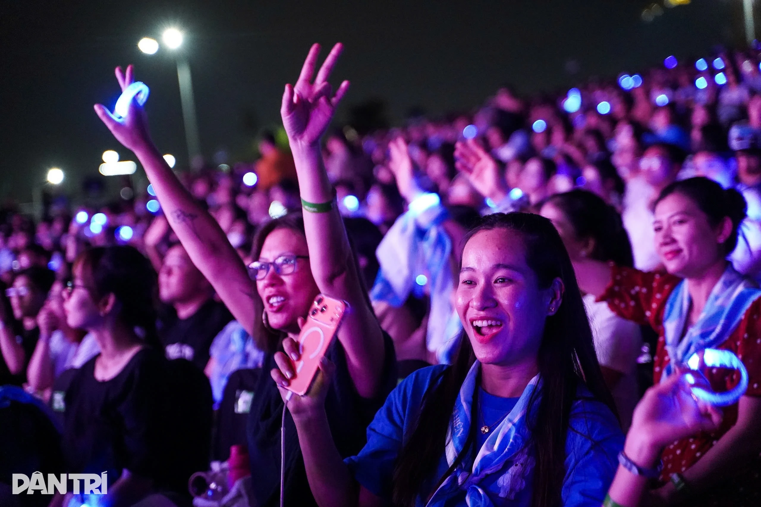 Quốc Thiên kể về tình cũ, được Hồ Ngọc Hà và Hòa Minzy ủng hộ trong concert - Hình 13