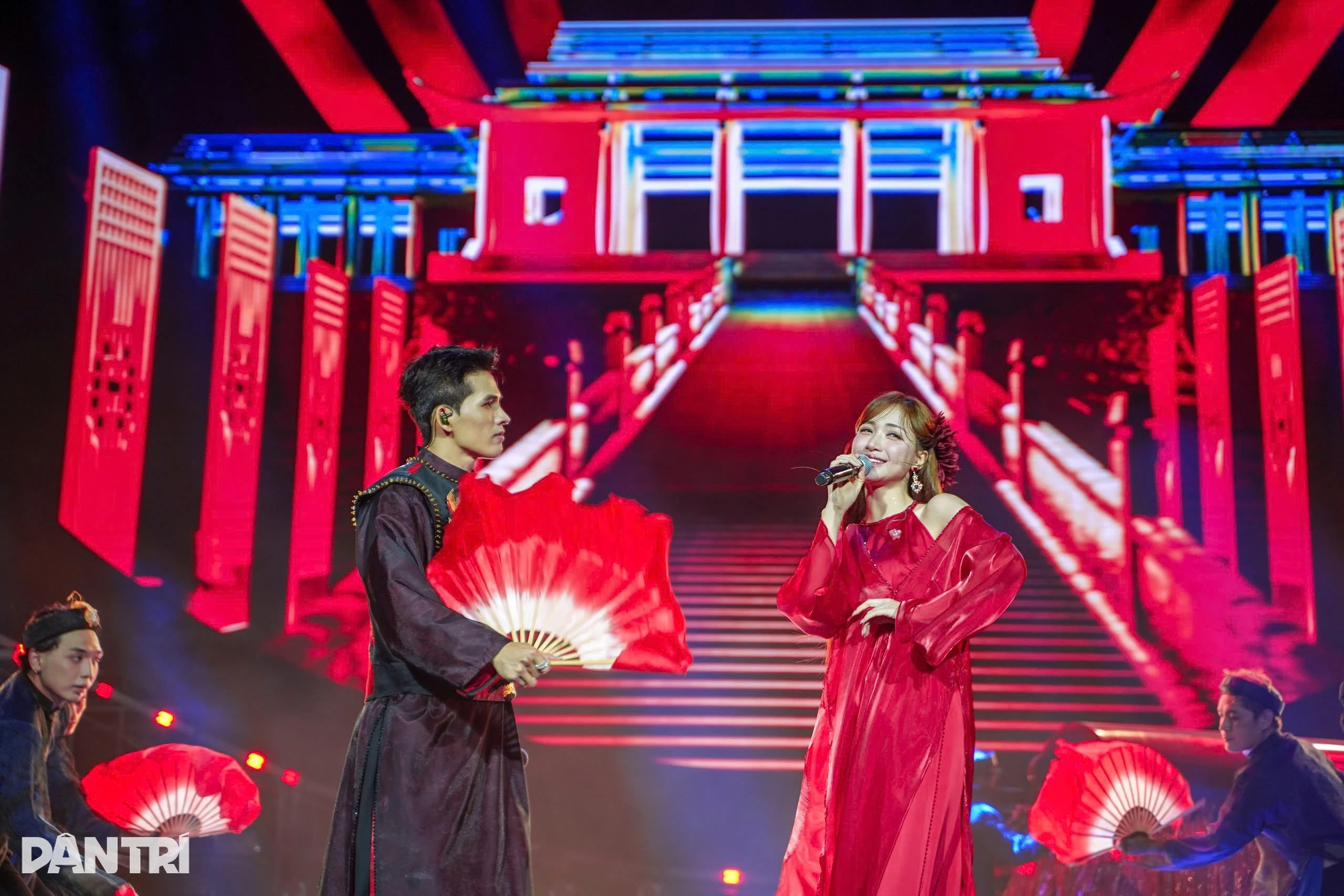Quốc Thiên kể về tình cũ, được Hồ Ngọc Hà và Hòa Minzy ủng hộ trong concert - Hình 8