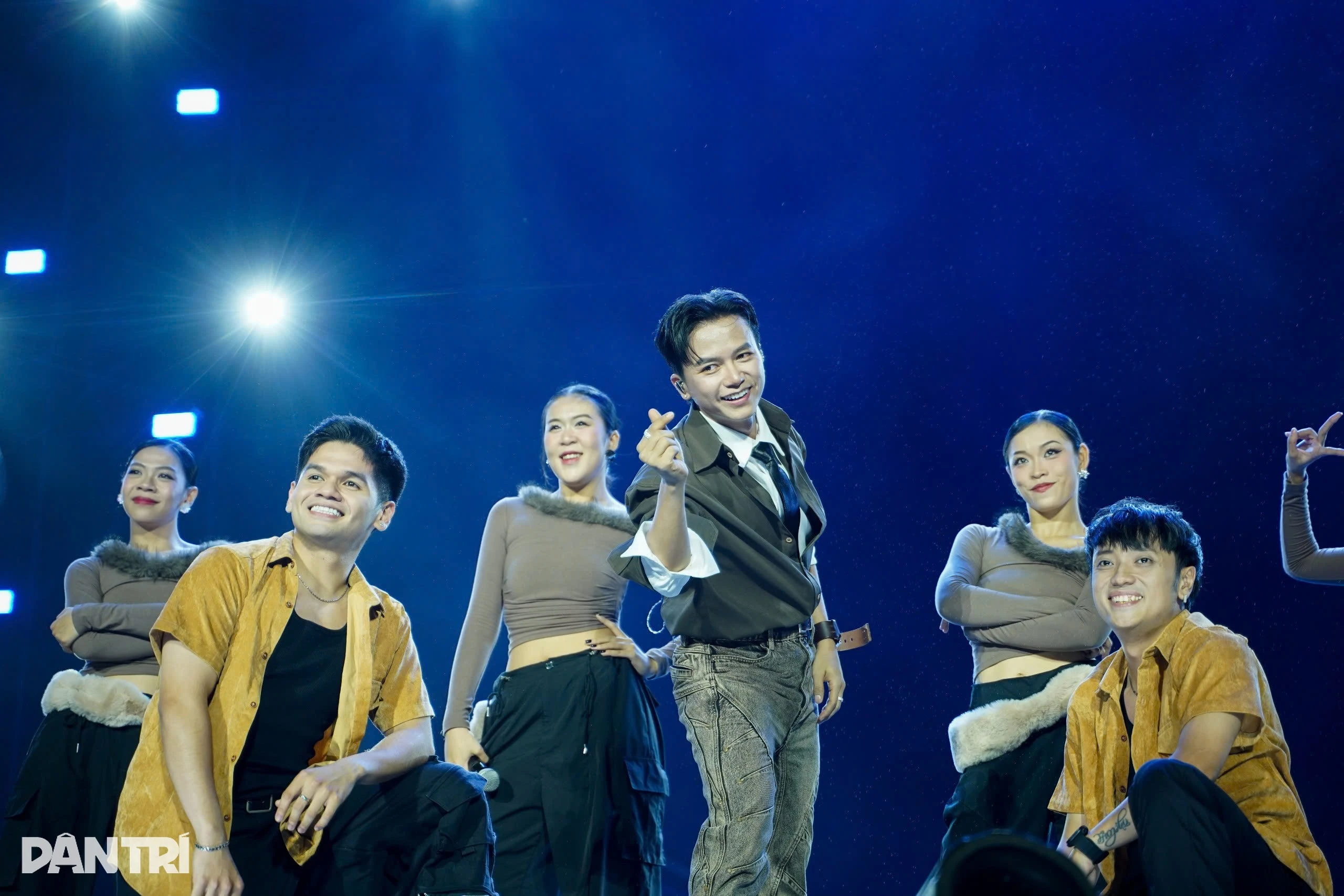 Quốc Thiên kể về tình cũ, được Hồ Ngọc Hà và Hòa Minzy ủng hộ trong concert - Hình 7