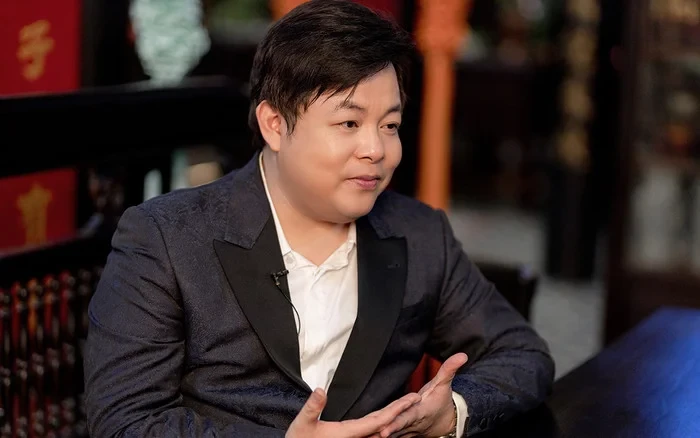 Quang Lê bất ngờ ôm hôn Như Ý giữa phố, khán giả phẫn nộ vì thân mật quá đà - Hình 6