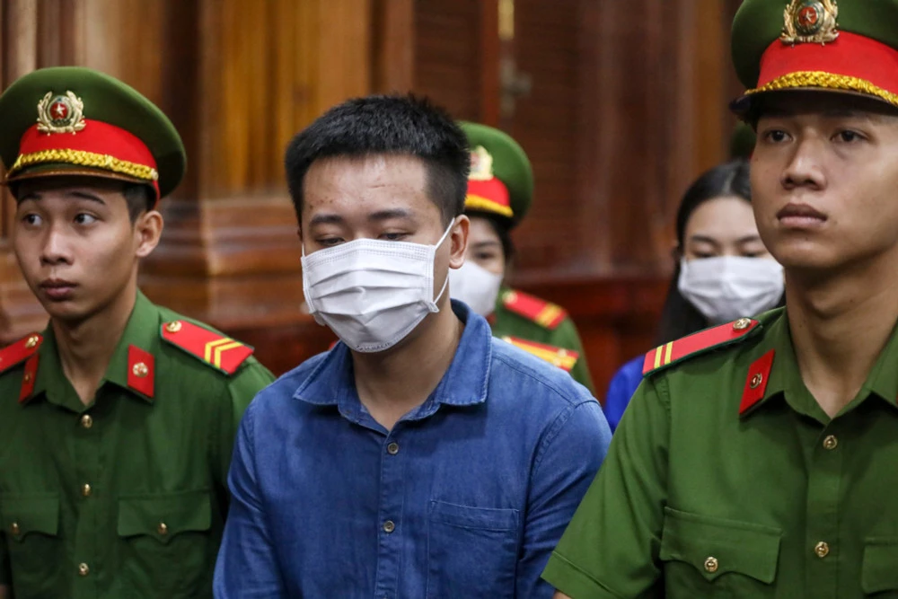 Quang Linh: Từ người hùng của dân nghèo Châu Phi đến vướng vòng lao lý vì Kera! - Hình 7