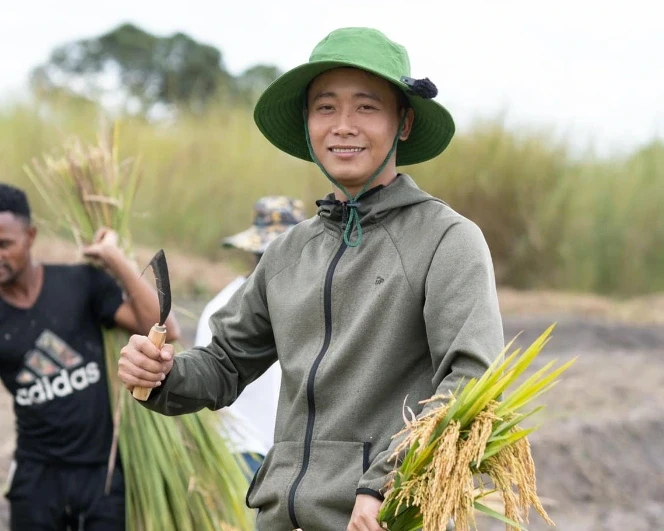 Quang Linh: Từ người hùng của dân nghèo Châu Phi đến vướng vòng lao lý vì Kera! - Hình 1