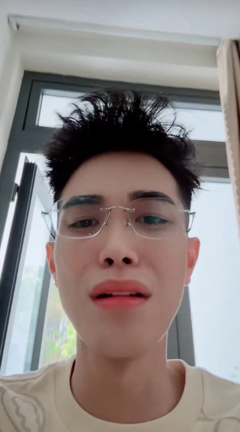 Hồng Sơn khóc lóc lên mạng vay tiền khán giả, bị dân anh chị bao vây vì đổ nợ - Hình 1