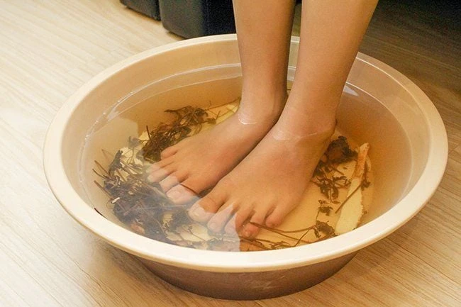Ngâm chân mỗi ngày, thói quen giúp phòng ngừa nhiều bệnh - Hình 1