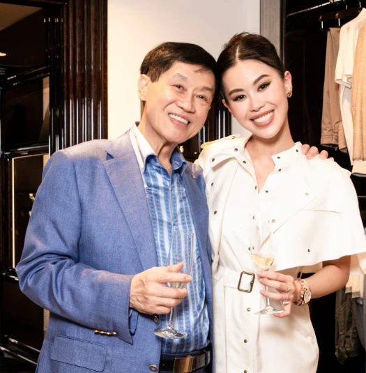 Bố chồng Hà Tăng làm điều đặc biệt trong đám cưới Tiên Nguyễn, 1 điểm bất ngờ! - Hình 1