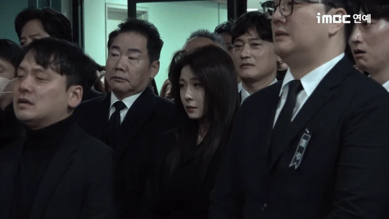 Lễ đưa tang ông nội quốc dân: Ha Ji Won - cháu trai Jung Il Woo khóc nức nở, dàn sao đau xót tiễn biệt - Hình 14