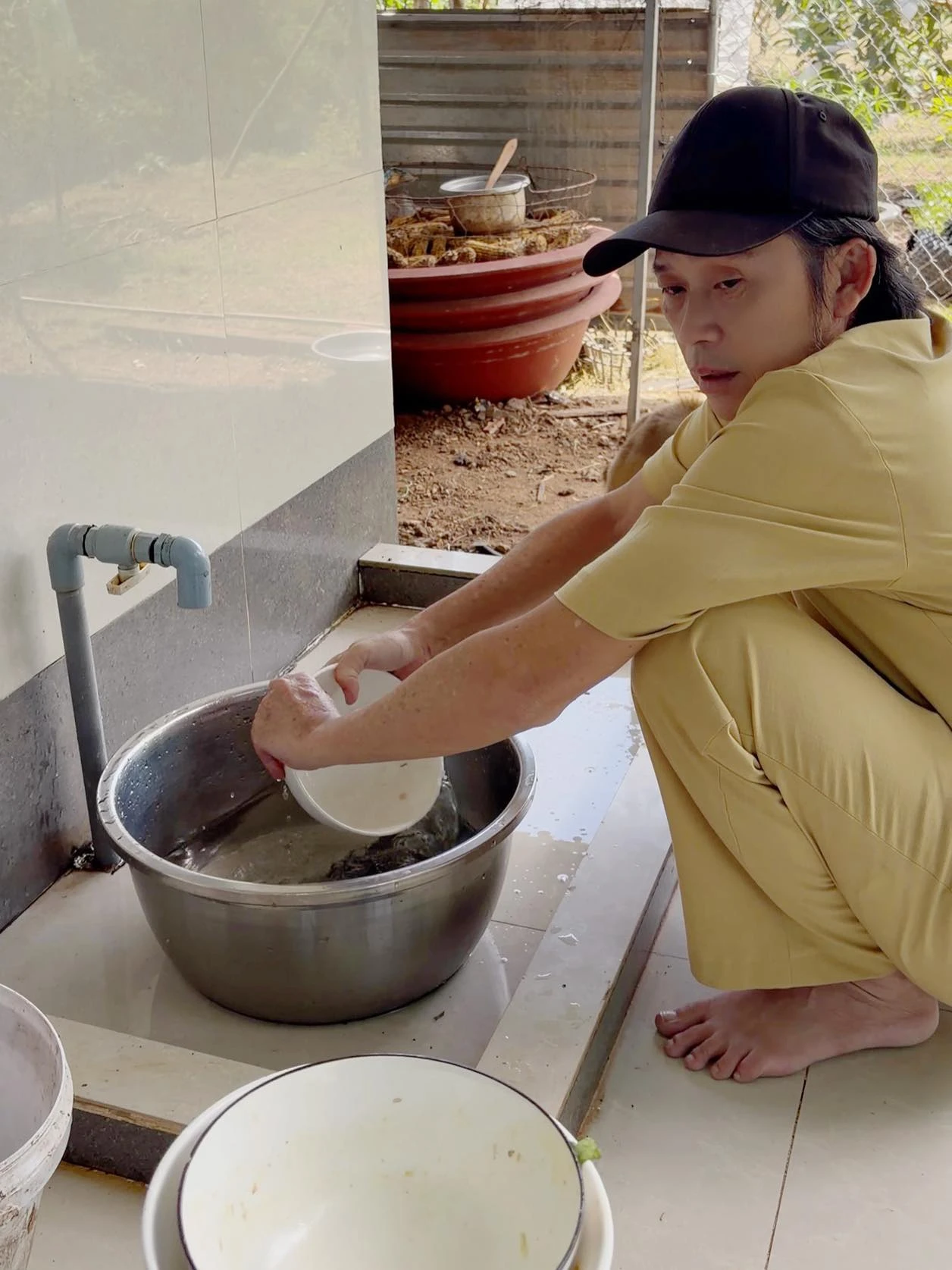 Hình ảnh không ai ngờ của NS Hoài Linh - Hình 1