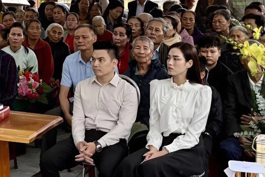 Hành động đẹp của vợ chồng hoa hậu Đỗ Thị Hà, ca sĩ Mỹ Tâm khác lạ không nhận ra - Hình 2