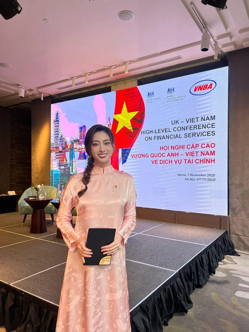 Hành động đẹp của vợ chồng hoa hậu Đỗ Thị Hà, ca sĩ Mỹ Tâm khác lạ không nhận ra - Hình 11