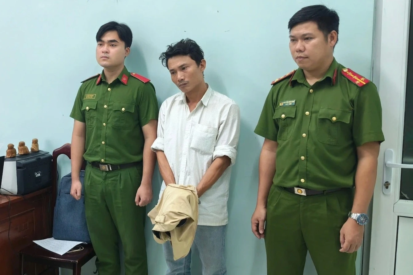Cán bộ văn phòng đăng ký đất đai làm giả sổ đỏ - Hình 1