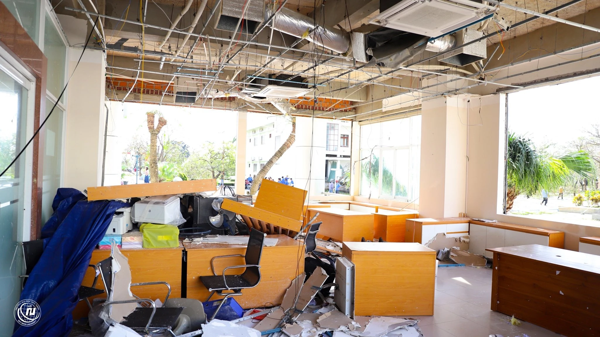 Không nhận ra trường học sau bão Kalmaegi - Hình 11