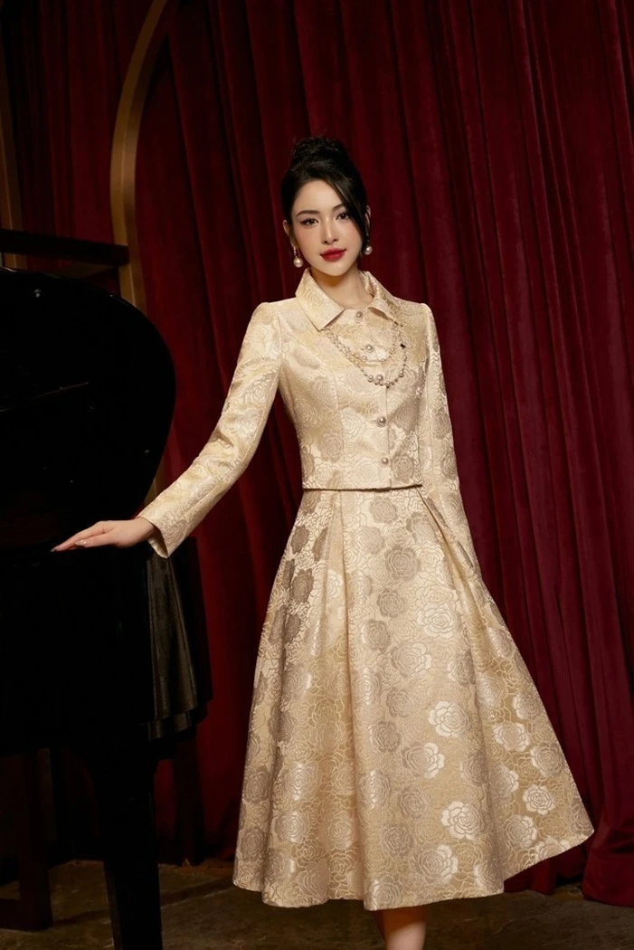 Nâng tầm sắc vóc, toát lên khí chất quý phái với chân váy gấm - Hình 6