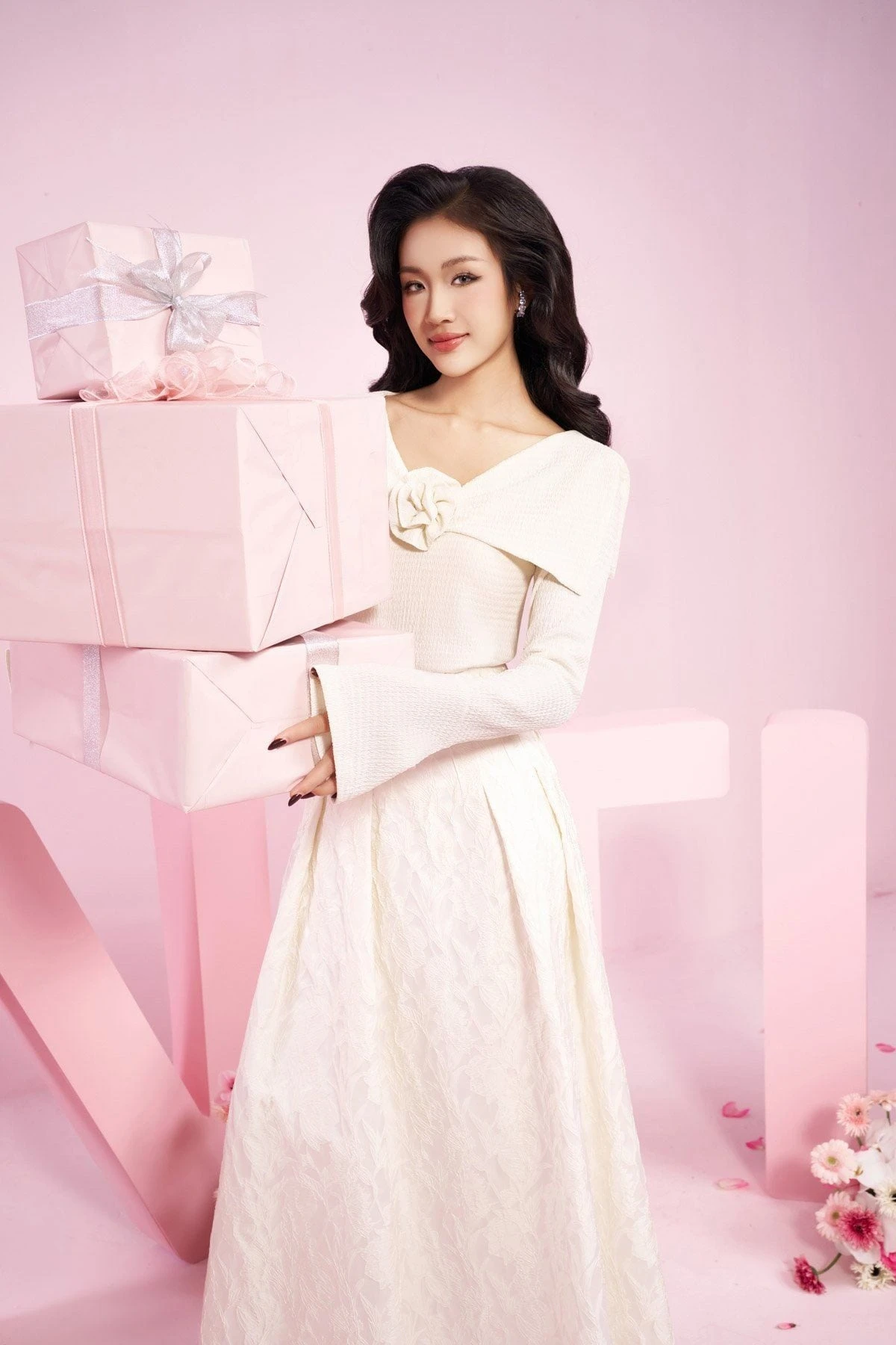 Nâng tầm sắc vóc, toát lên khí chất quý phái với chân váy gấm - Hình 7