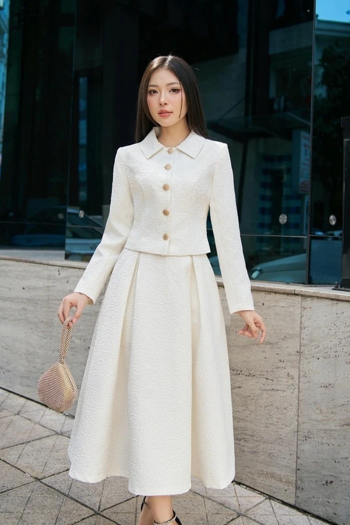 Nâng tầm sắc vóc, toát lên khí chất quý phái với chân váy gấm - Hình 1