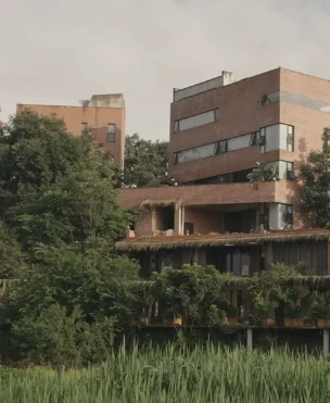 Tiết kiệm 10 năm để xây nhà cho bố mẹ, đào xong cái móng đã cạn tiền vì 1 sai lầm - Hình 3