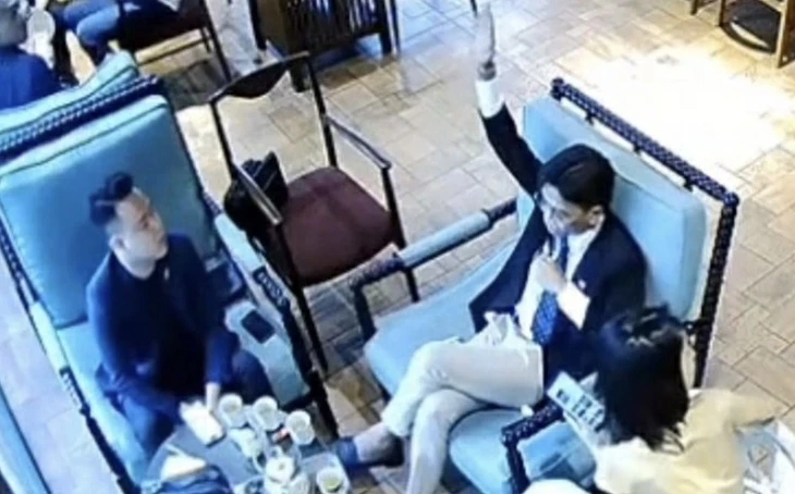 Tổng tài Nguyễn Văn Thiên ra MV trước ngày bị bắt, lời hát kệch cỡm - Hình 2