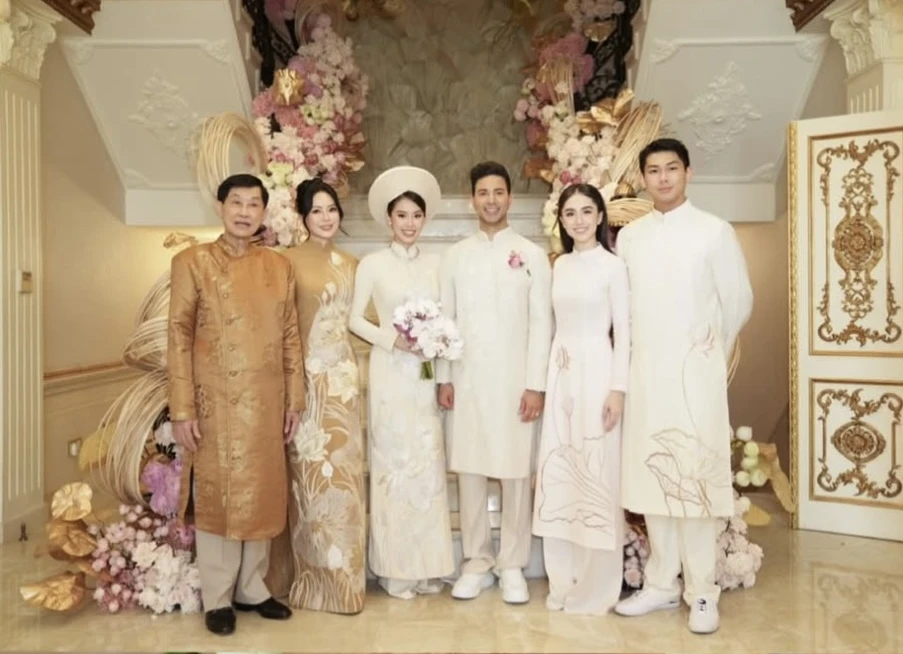 3 năm yêu con trai tỷ phú Johnathan Hạnh Nguyễn, thân thế của cô gái này vẫn là bí ẩn lớn! - Hình 3