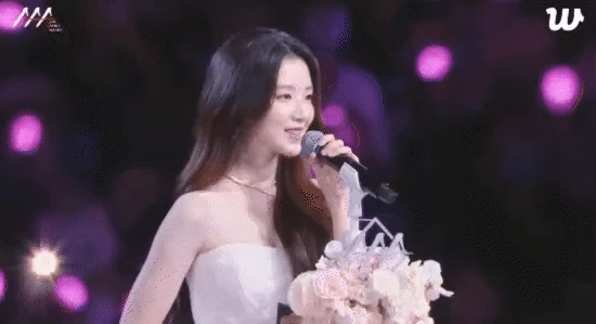 Mỹ nhân đẹp phát sáng, trời ưu ái nhan sắc làm gì cũng được tha thứ - Hình 4