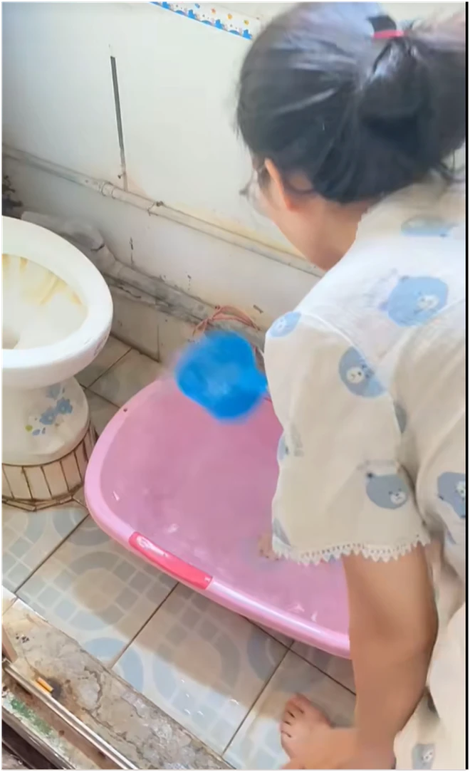 Bí mật của gia đình 3 đời ở phố cổ Hà Nội, được thừa kế căn nhà chưa đến 20m2 - Hình 2