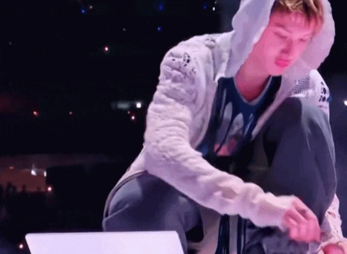 Cả triệu người phát cuồng nghe mỹ nam 1m9 hát nhạc BIGBANG, nghe đến tuổi bài hát mới sốc - Hình 6