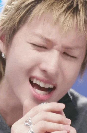 Cả triệu người phát cuồng nghe mỹ nam 1m9 hát nhạc BIGBANG, nghe đến tuổi bài hát mới sốc - Hình 2