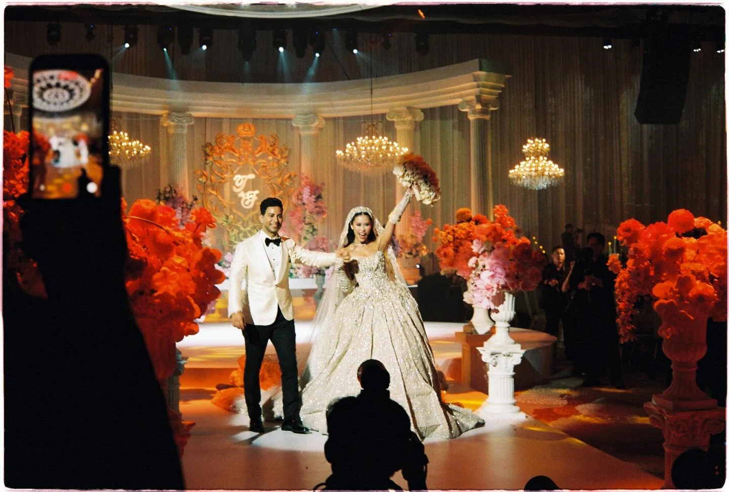 Tỷ phú Johnathan Hạnh Nguyễn tổ chức siêu đám cưới cho con gái: Nhận xét từ truyền thông quốc tế - Hình 5