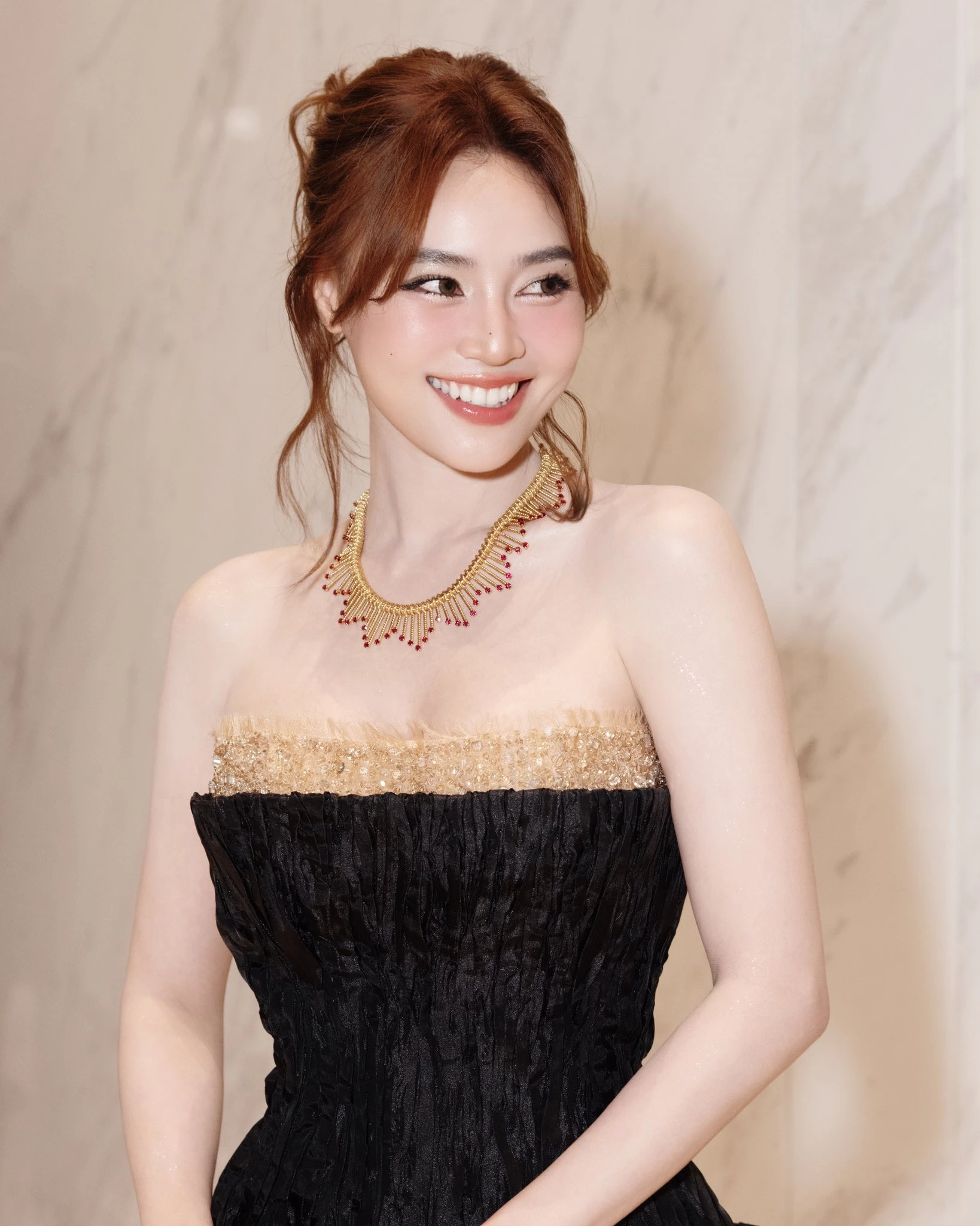 Vbiz hiện tại không ai có nụ cười đẹp hơn thế này: Vừa hé môi đã thành huyền thoại, băng vạn năm cũng phải tan chảy - Hình 1