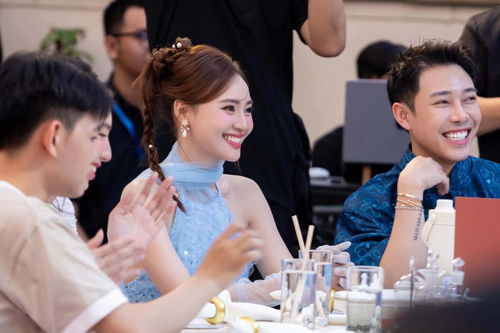 Vbiz hiện tại không ai có nụ cười đẹp hơn thế này: Vừa hé môi đã thành huyền thoại, băng vạn năm cũng phải tan chảy - Hình 3