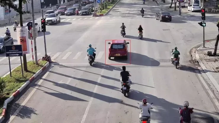 Camera AI Hà Nội tố gần 400 vi phạm chỉ sau 3 ngày, cứu cụ ông 78 tuổi đi lạc - Hình 2